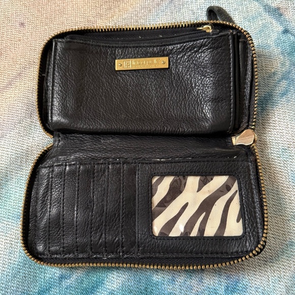 Women's Linea Pelle "Dylan" Zip Around Wallet in black soft leather. - Picture 3 of 7